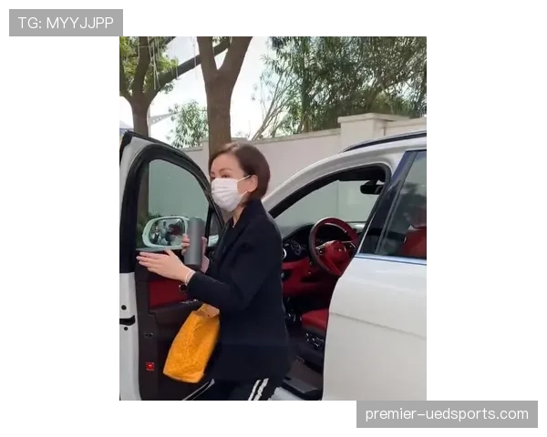 庞伟手里拎着快餐袋钻进豪车的画面,我的心咯噔了一下 庞伟手里拎着快餐袋钻进豪车的画面,我的心咯噔了一下